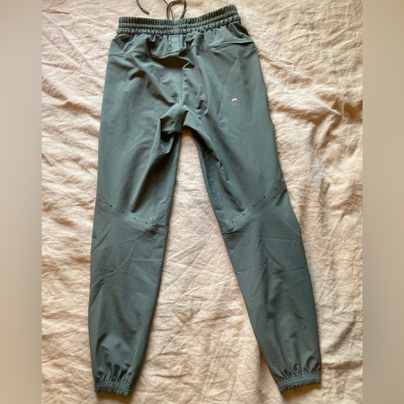 Lululemon License to Train Joggers Green Size men’s XS 29” inseam sweatpants - Picture 8 of 8